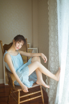 体育课夹东西跑步